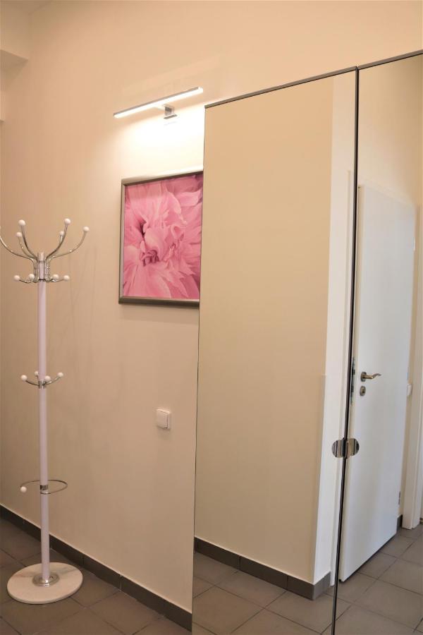 One-Bedroom Apartment,1032383813:JPEG