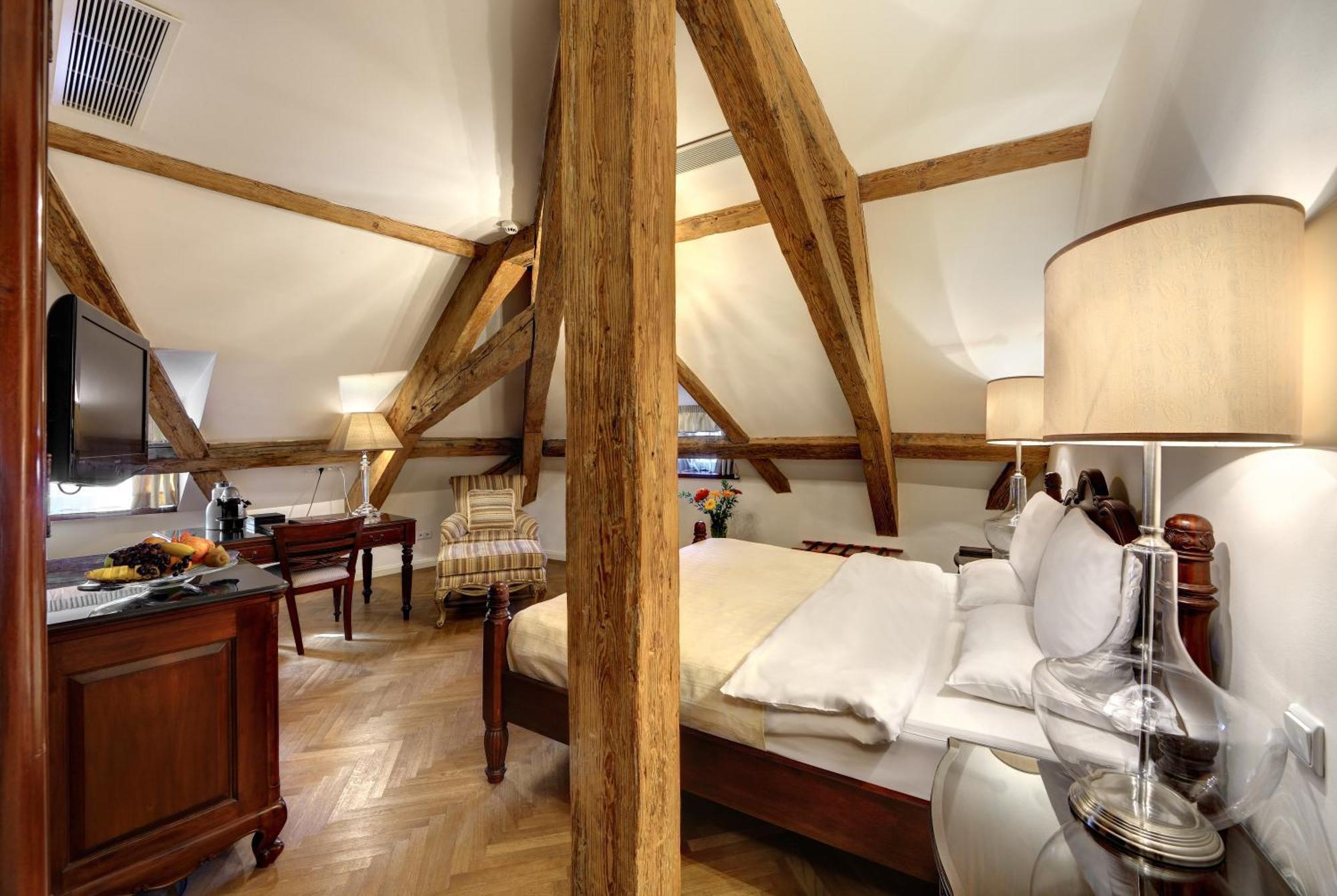 Superior Double or Twin Room,706631341:JPEG