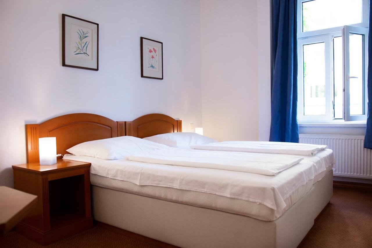 Economy Double or Twin Room,1091956047:JPEG