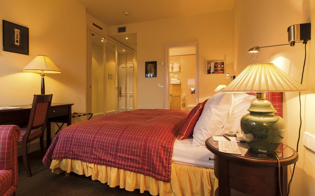 Economy Double or Twin Room,327242428:JPEG