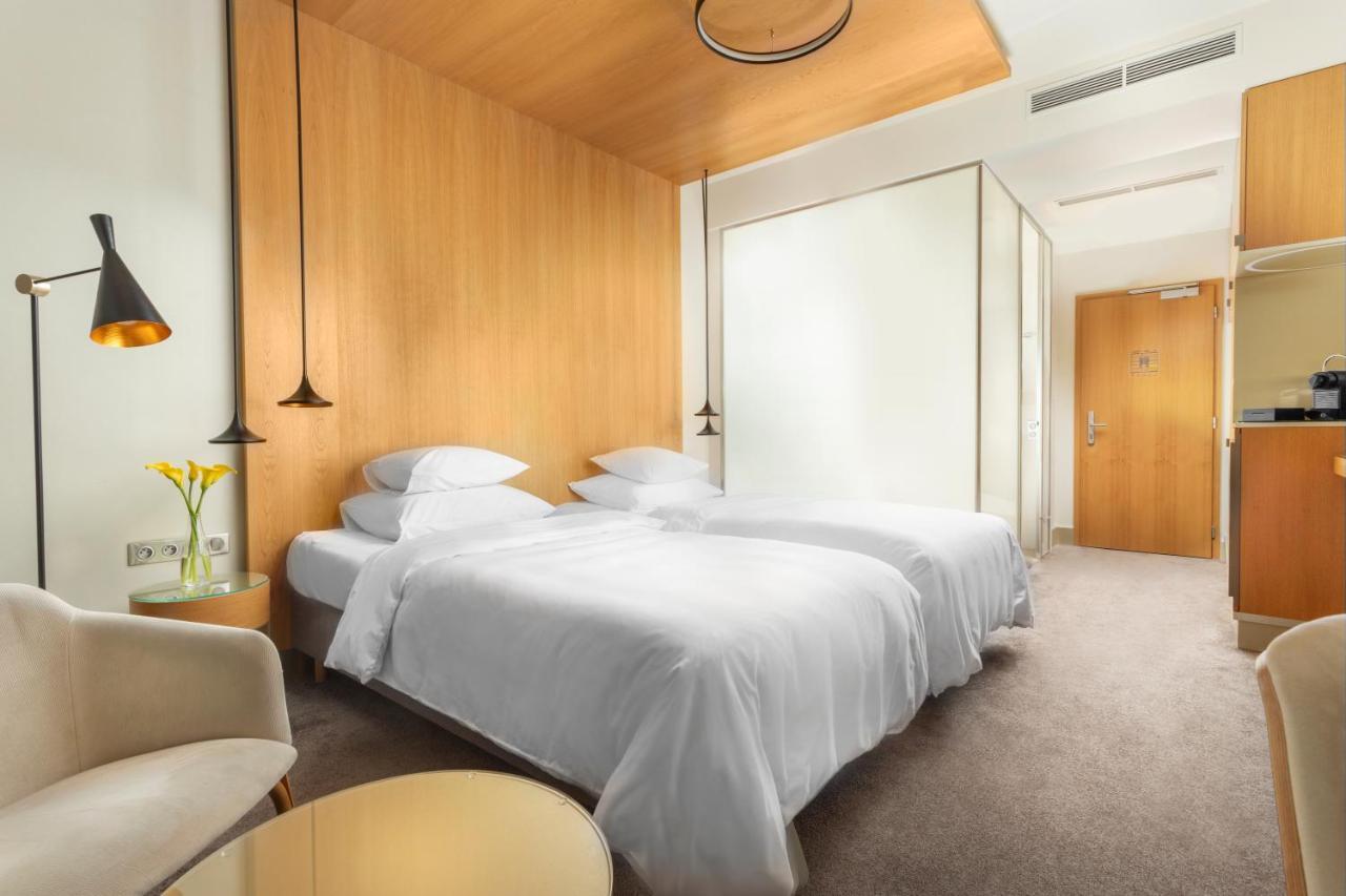 Deluxe Tweepersoonskamer met 1 of 2 Bedden en Tuin