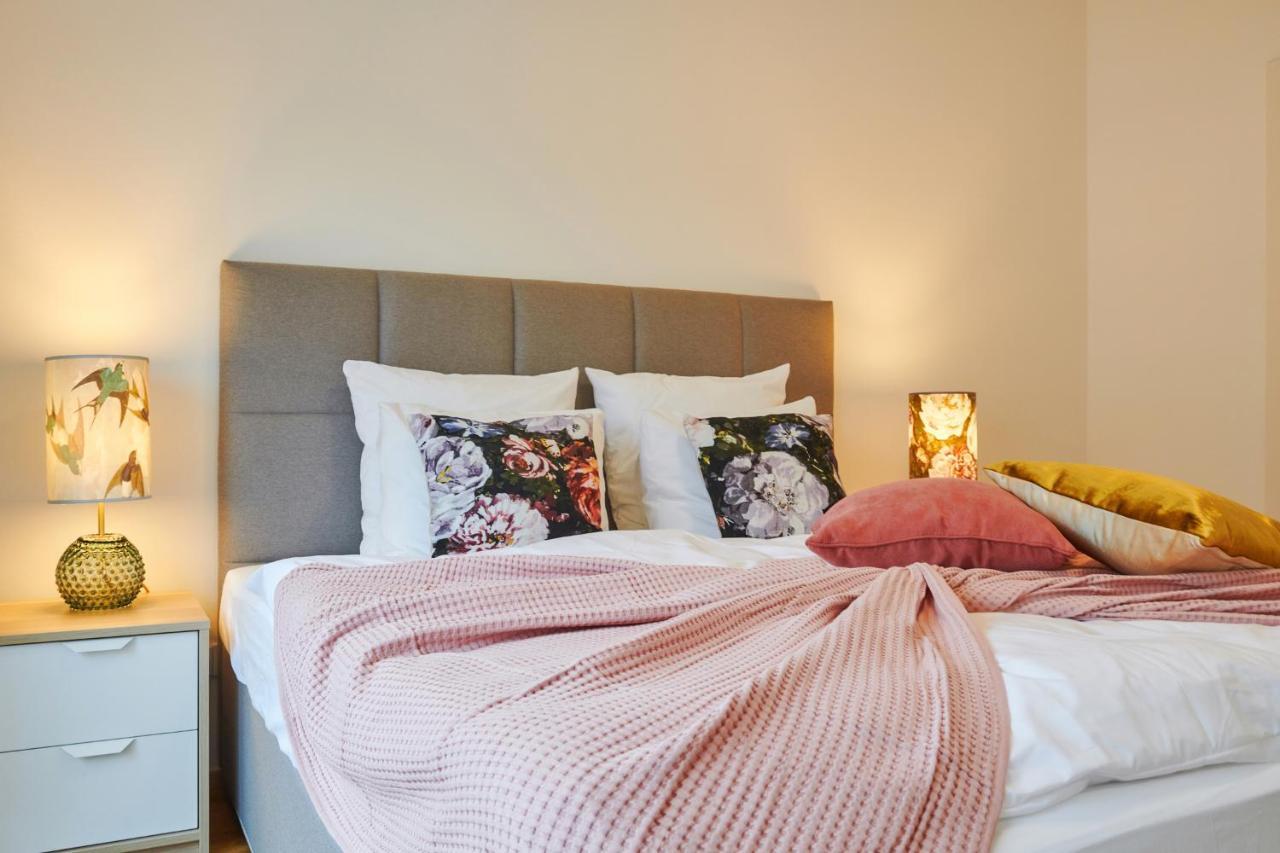 One-Bedroom Apartment,1160562888:JPEG