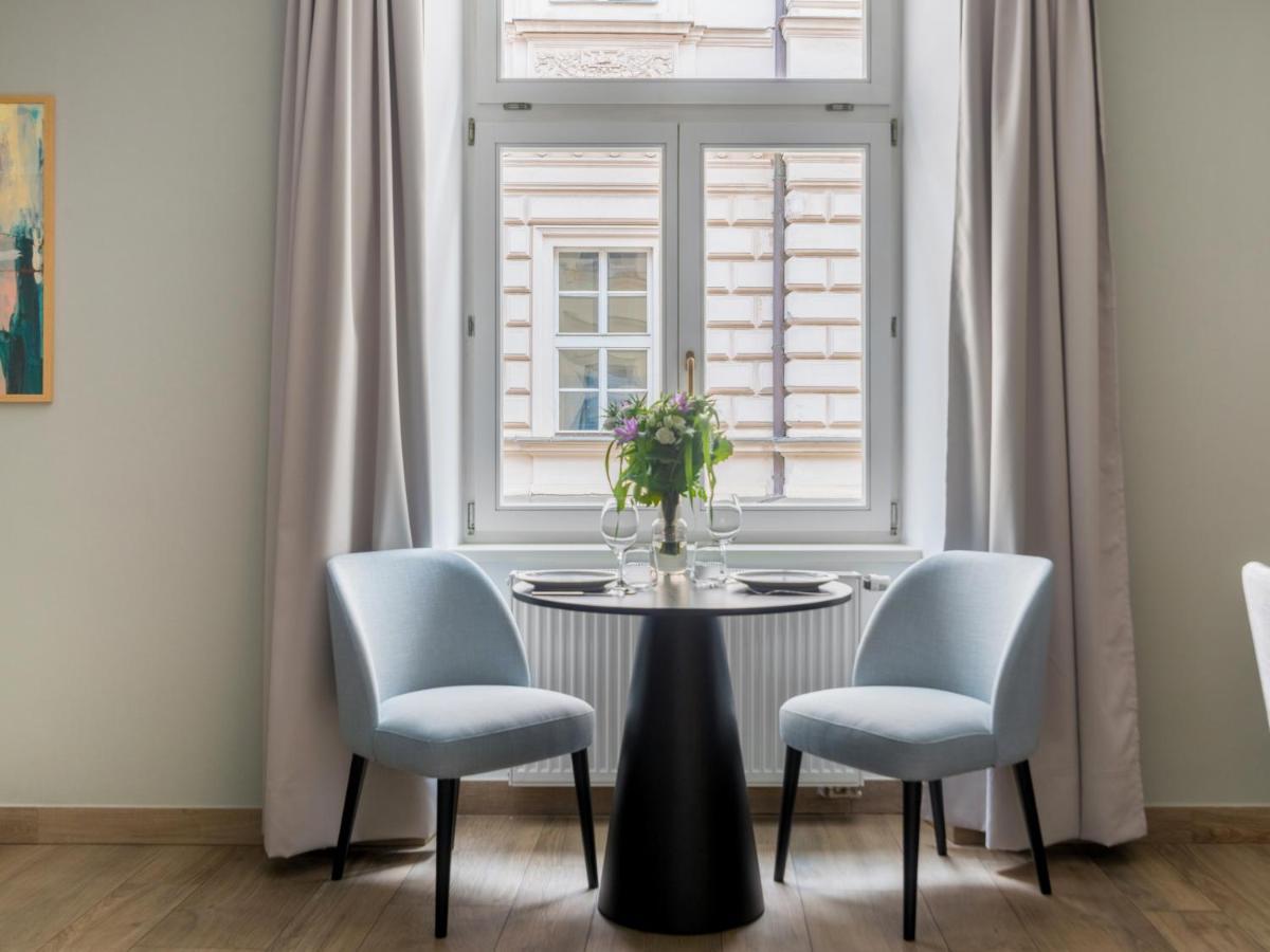 Extra Large Studio with Kitchenette and Bathtub