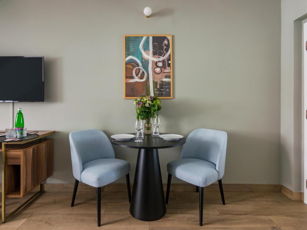 Extra Large Studio Kitchenette
