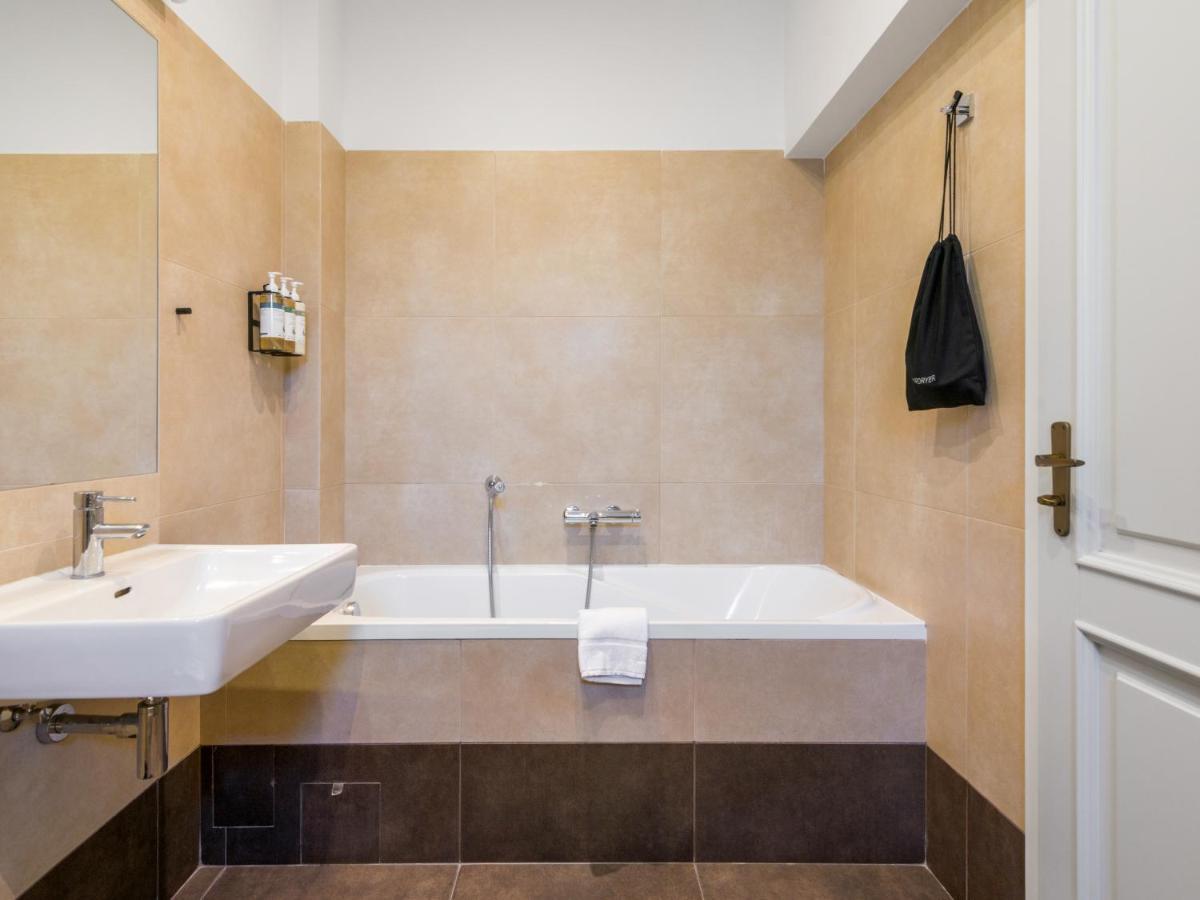 Extra Large Studio Kitchenette Bathtub,1151927058:JPEG
