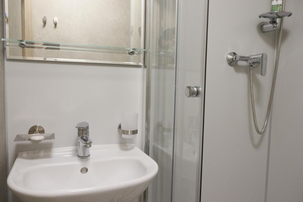 Comfort Triple Room Shower,1187636176:JPEG
