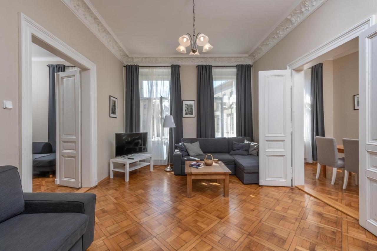 One-Bedroom Apartment,1206372451:JPEG
