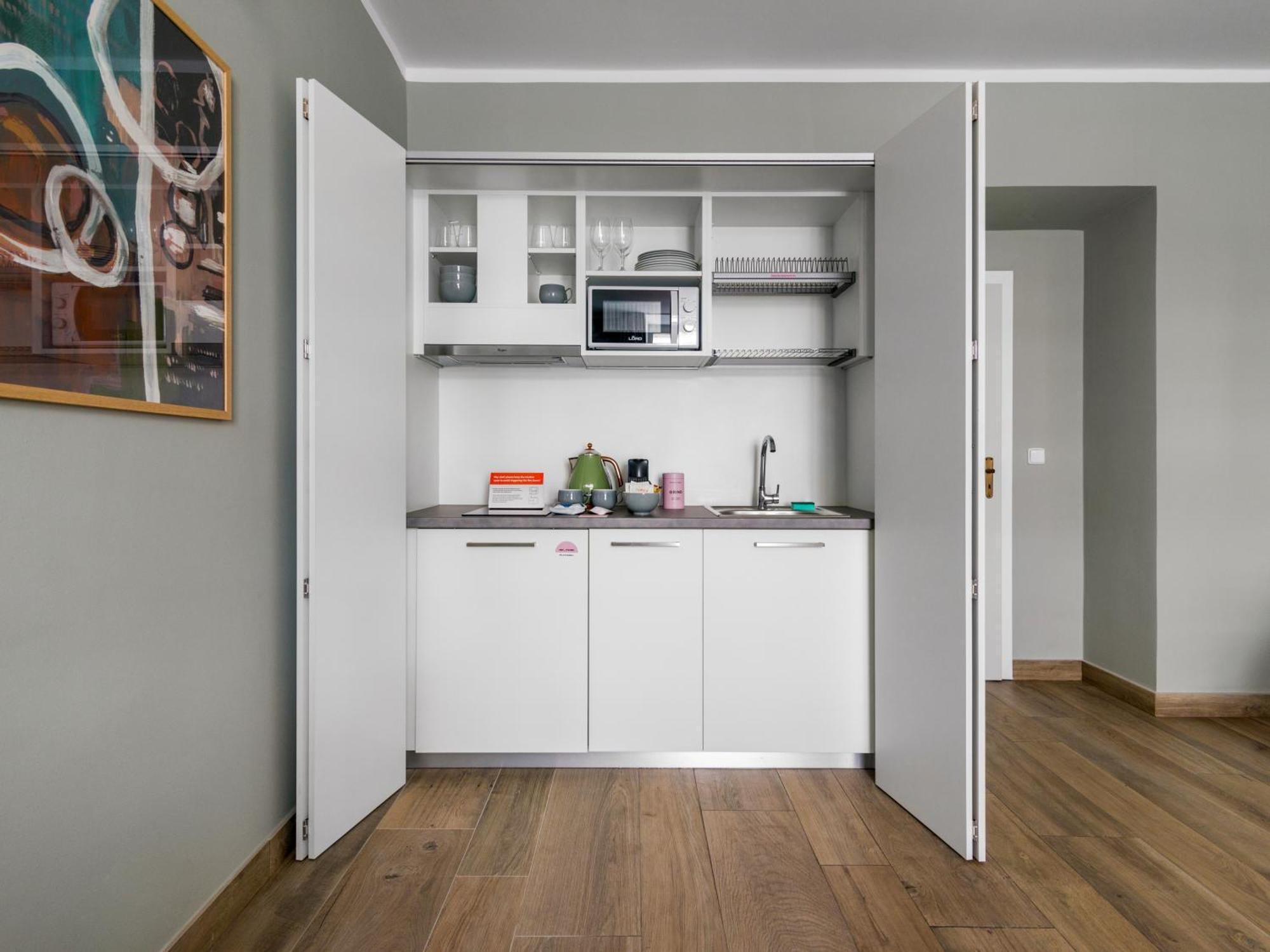 Extra Large Studio Kitchenette
