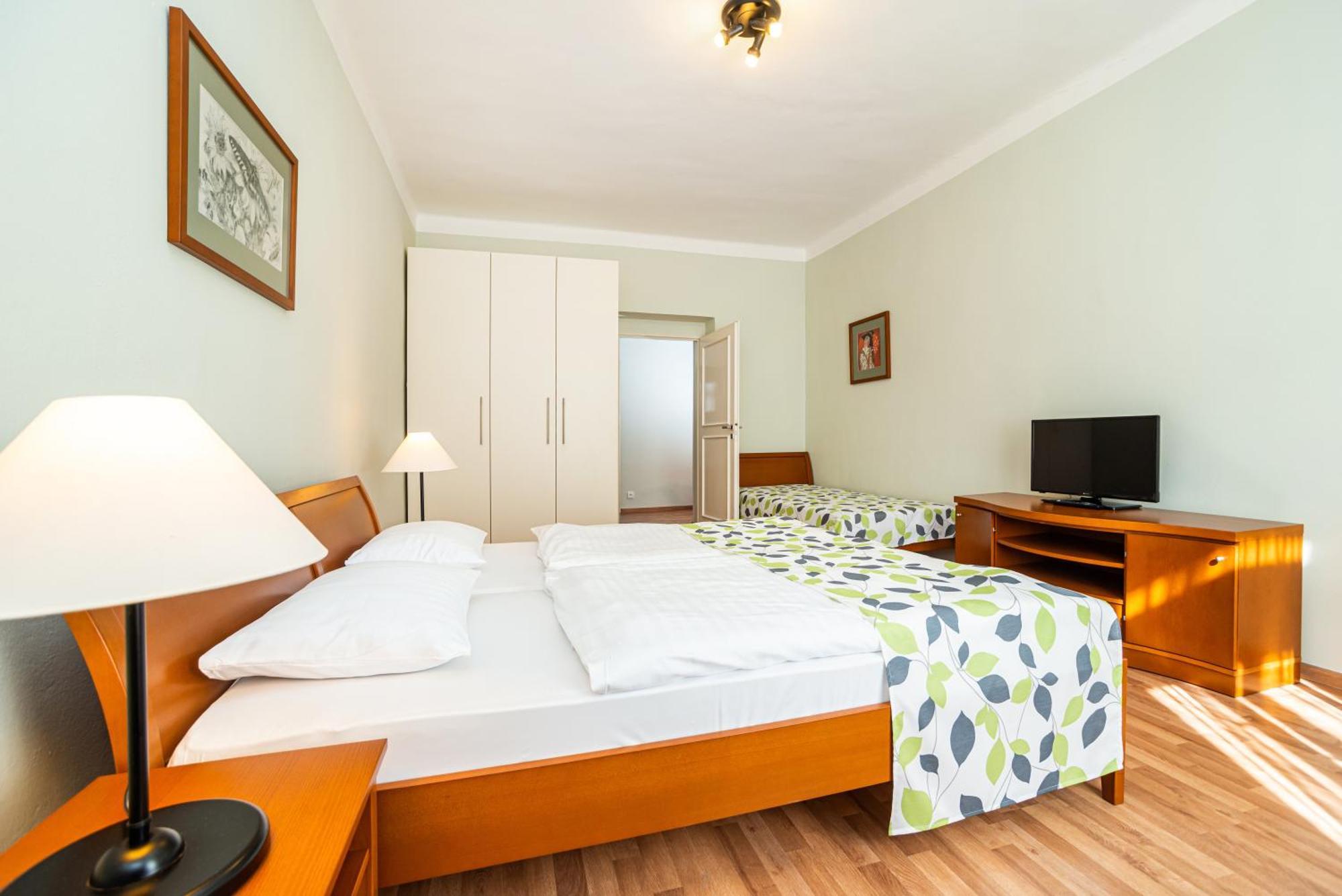 One-Bedroom Triple Apartment,1209809314:JPEG