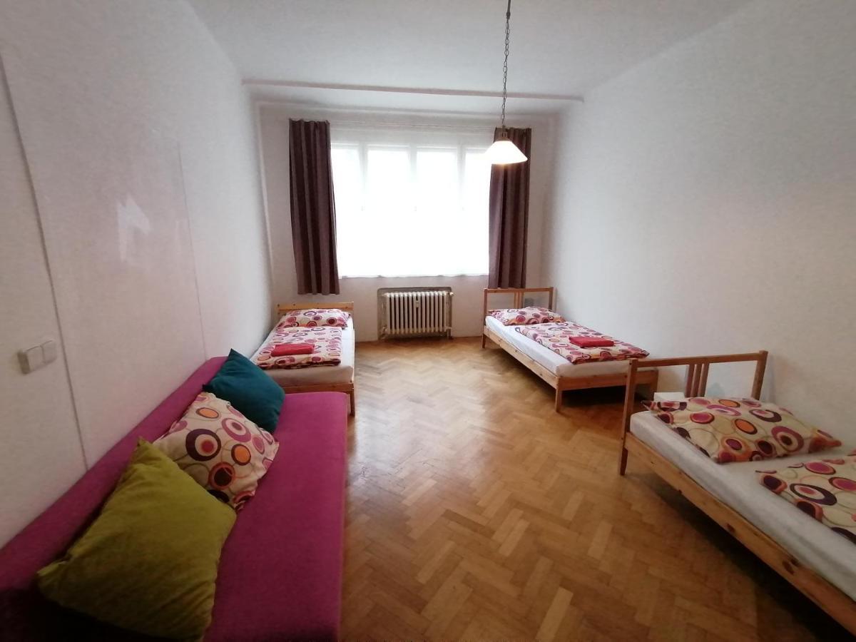 Pokój Trzyosobowy ze wspólną łazienką