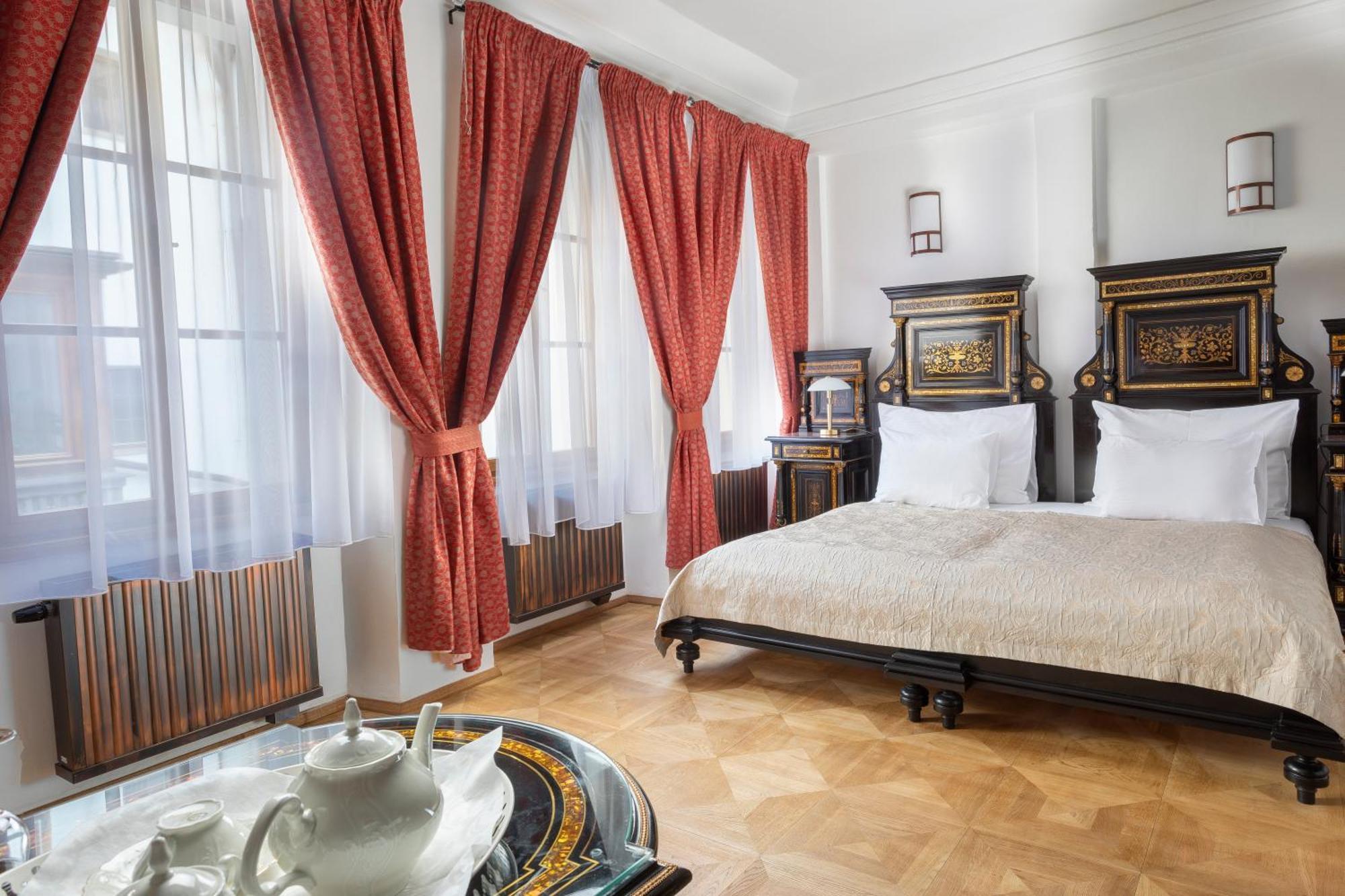 Superior King Suite