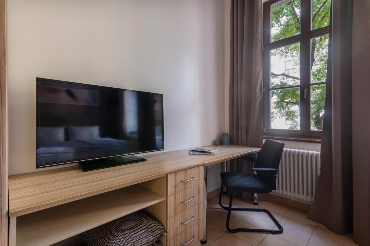 Deluxe One Bedroom Apartment