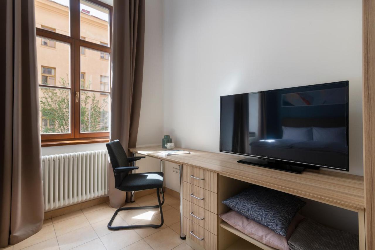 Deluxe One Bedroom Apartment