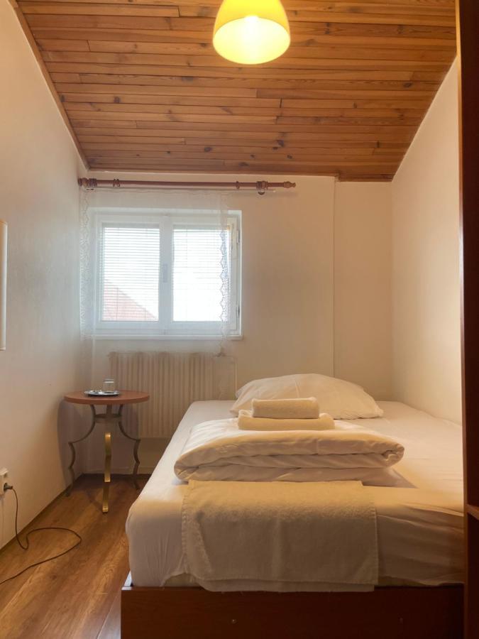 Chambre Simple avec Salle de Bains Commune