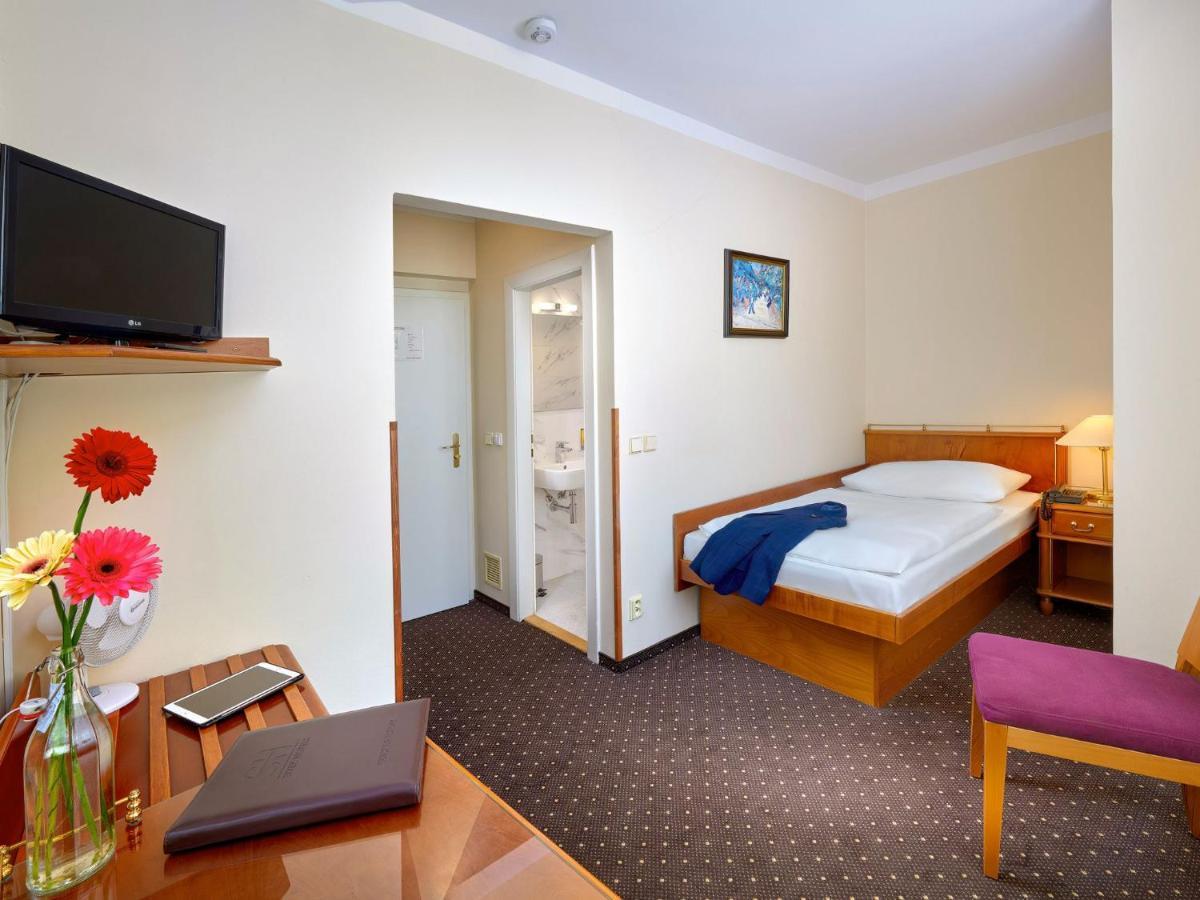 Single Room,1691981097:JPEG