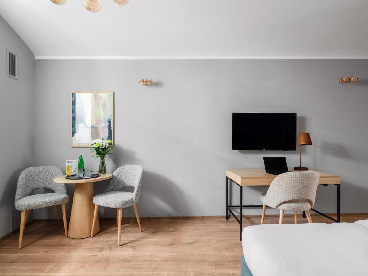Large Studio Kitchenette