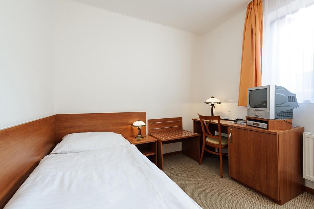Standard Single Room,119730696:JPEG
