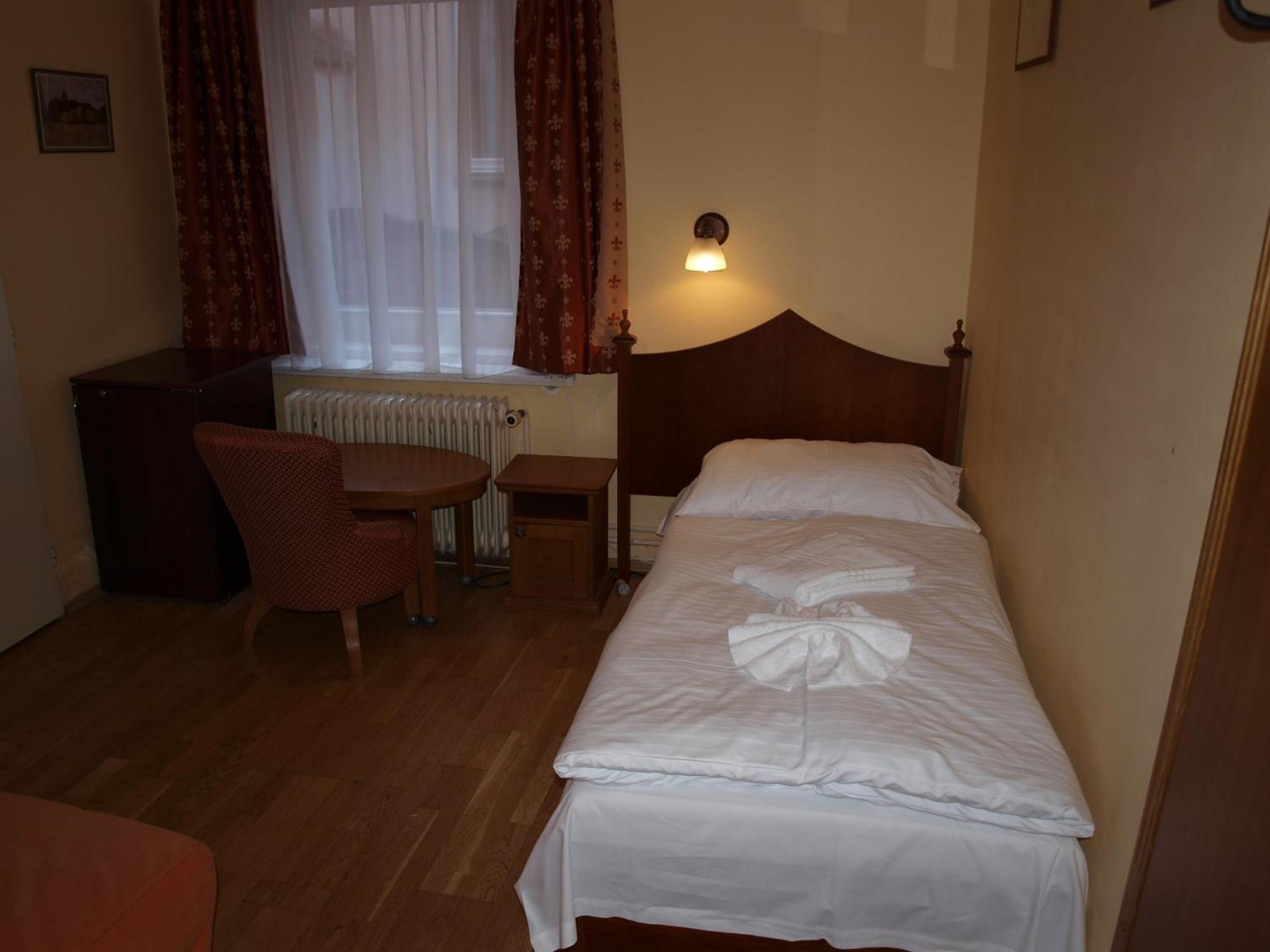 Single Room,665590152:JPEG