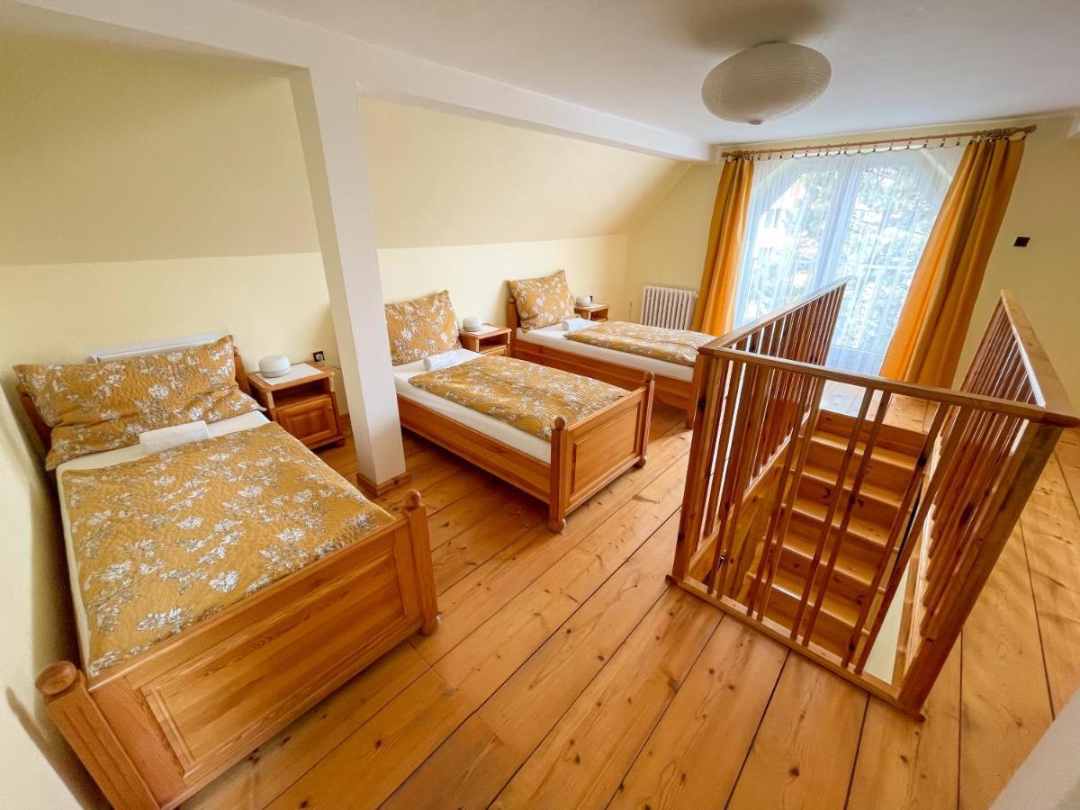 Dreibettzimmer mit Bad