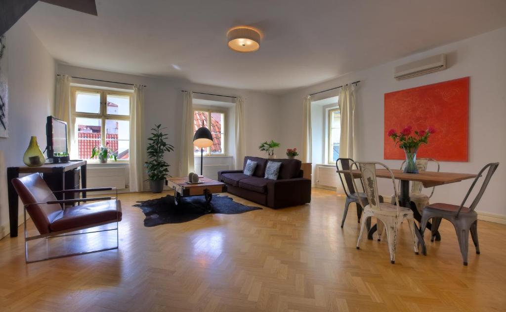 Apartment Terrace,1580570721:JPEG