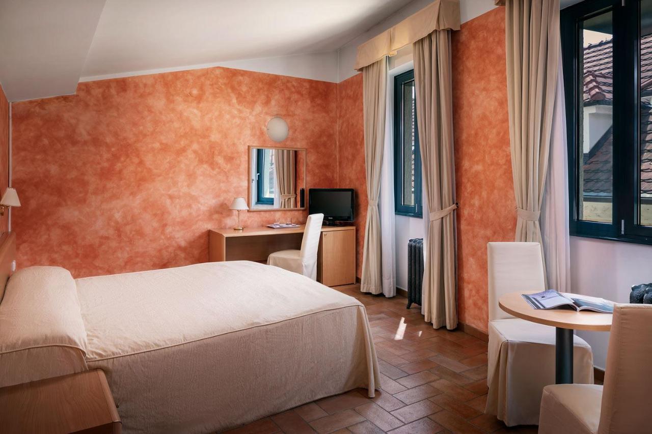 Double or Twin Room,1586821856:JPEG