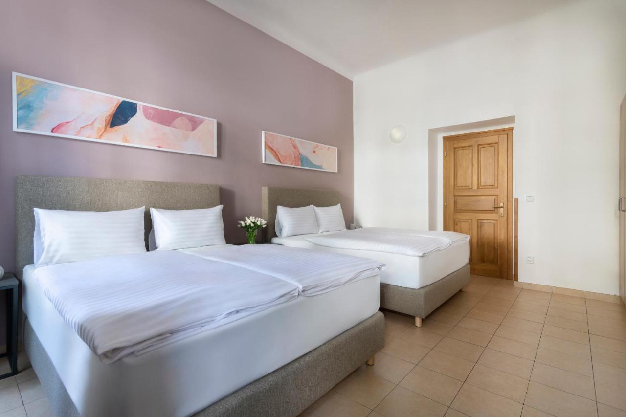 Deluxe One Bedroom Apartment