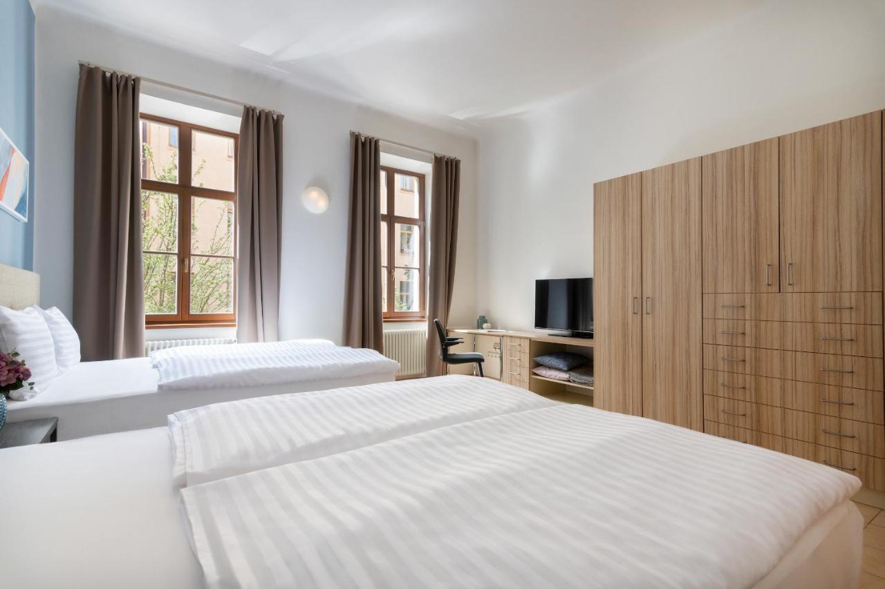 Deluxe One Bedroom Apartment