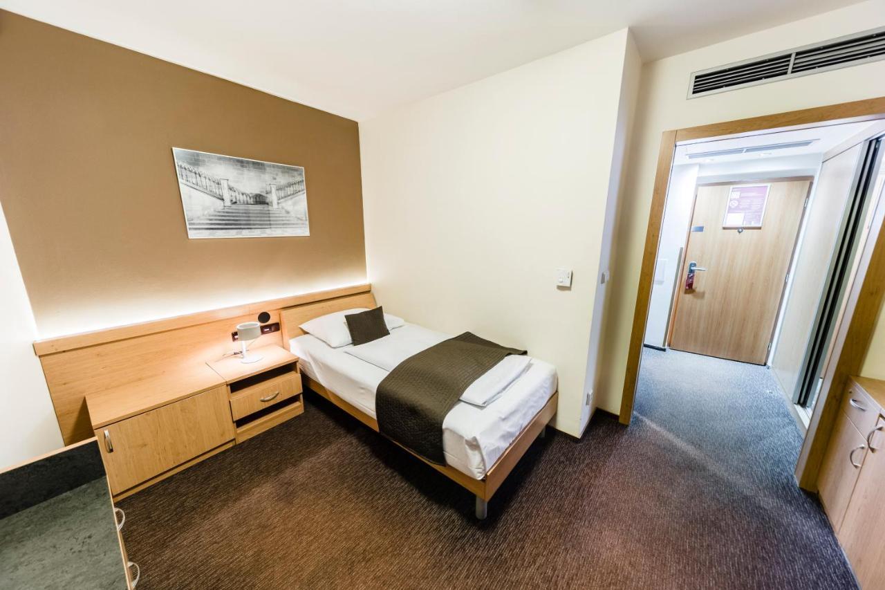 Single Room,1356917222:JPEG