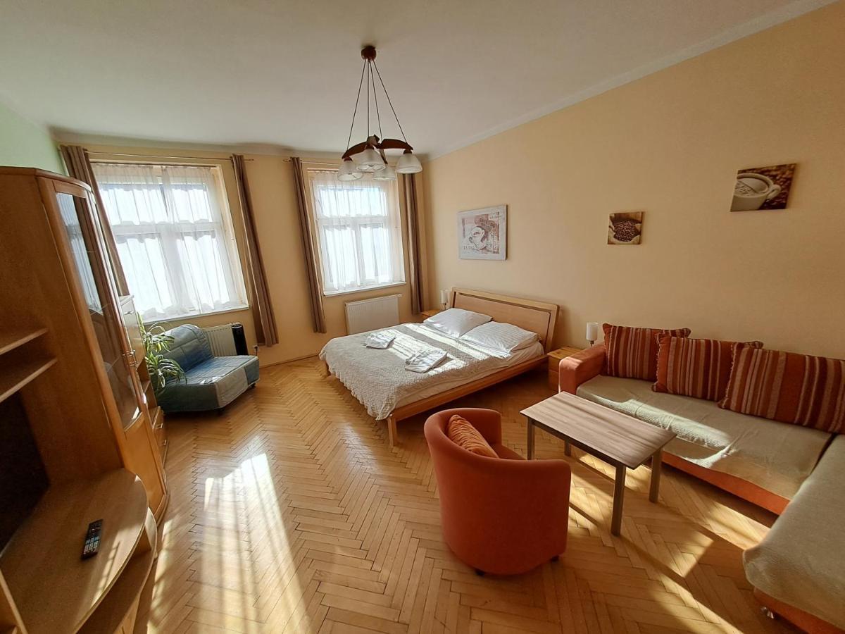 Two-Bedroom Apartment,1234048052:JPEG