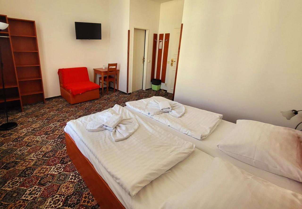 Standard Double or Twin Room,1381581209:JPEG