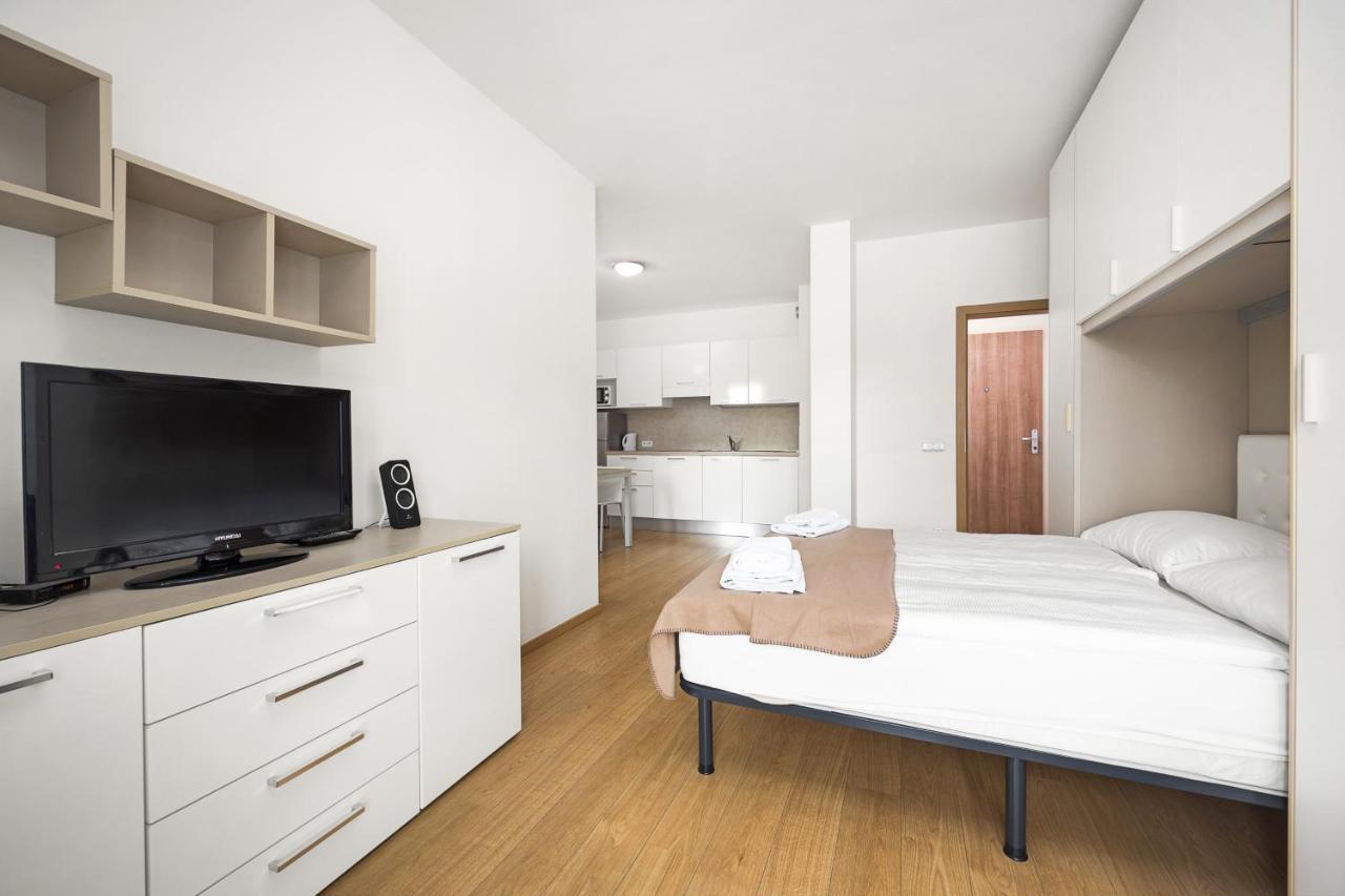 One-Bedroom Apartment,1382203454:JPEG