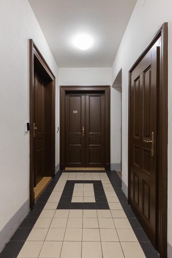 One-Bedroom Apartment,1382980745:JPEG