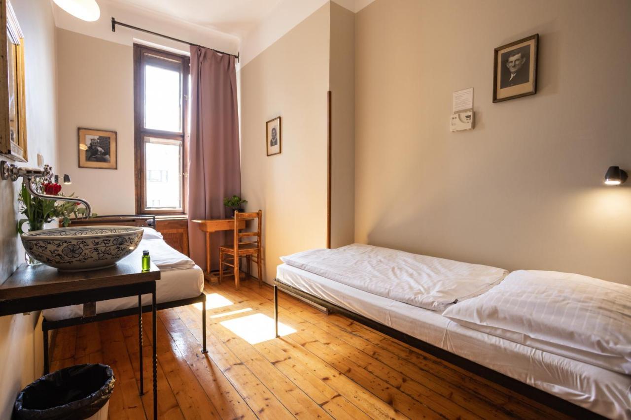 Twin Room,1398147395:JPEG