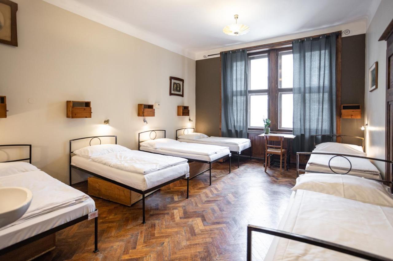 Single Bed 6-Bed Mixed Dormitory