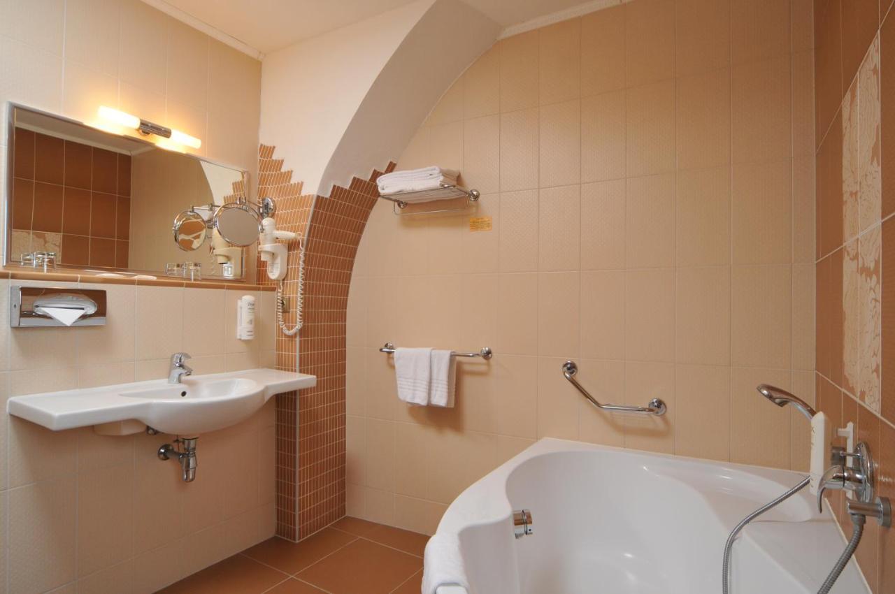 Double or Twin Room Balcony