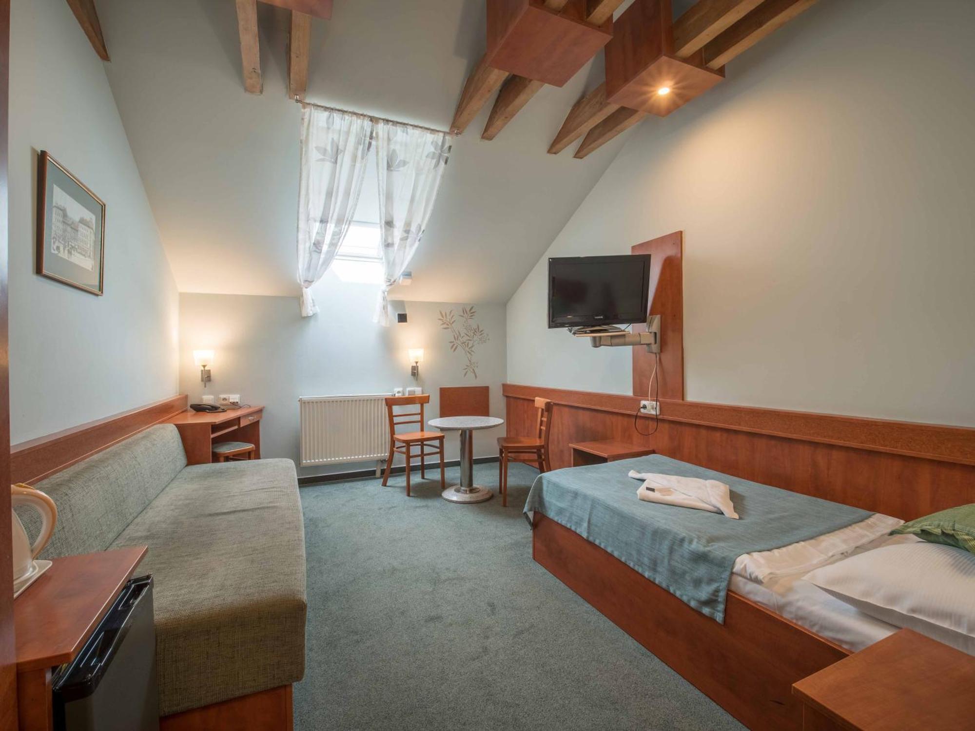 Single Room,1263016813:JPEG