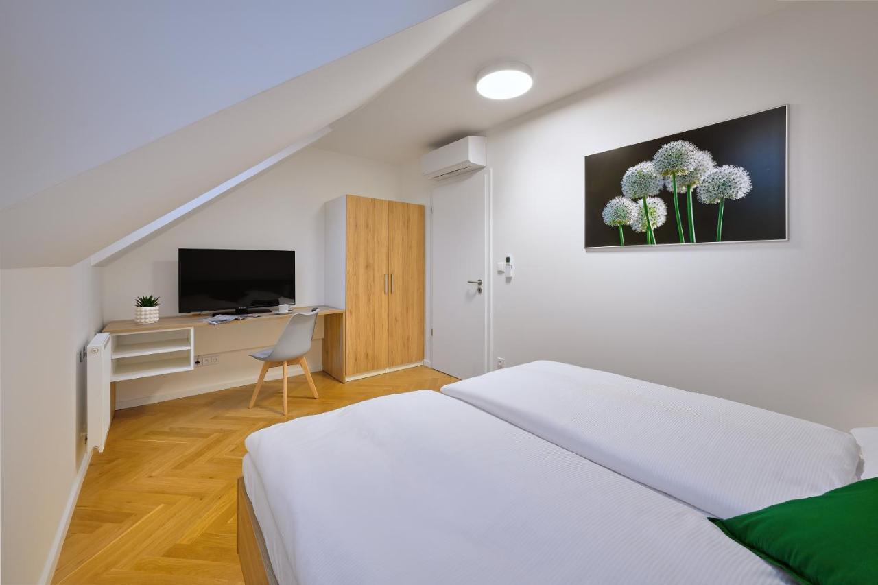 Penthouse Apartment,1477776106:JPEG