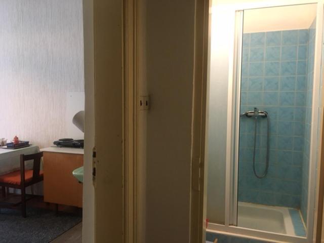 Single Room Shared Shower Toilet,1479082328:JPEG