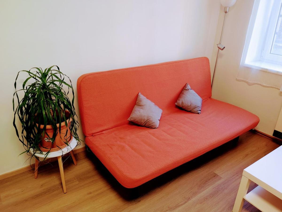 One-Bedroom Apartment,1479284048:JPEG