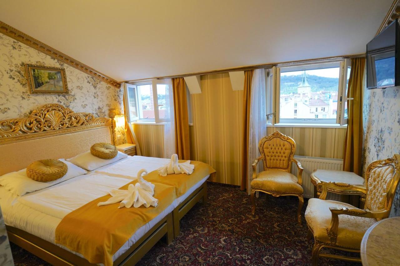 Queen Room,1345217423:JPEG
