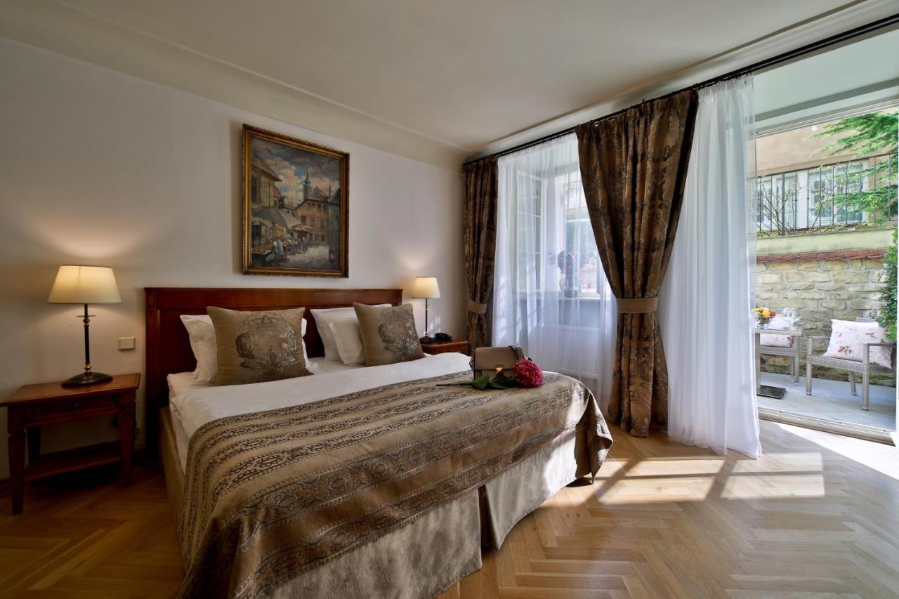 Deluxe Double Room with Terrace