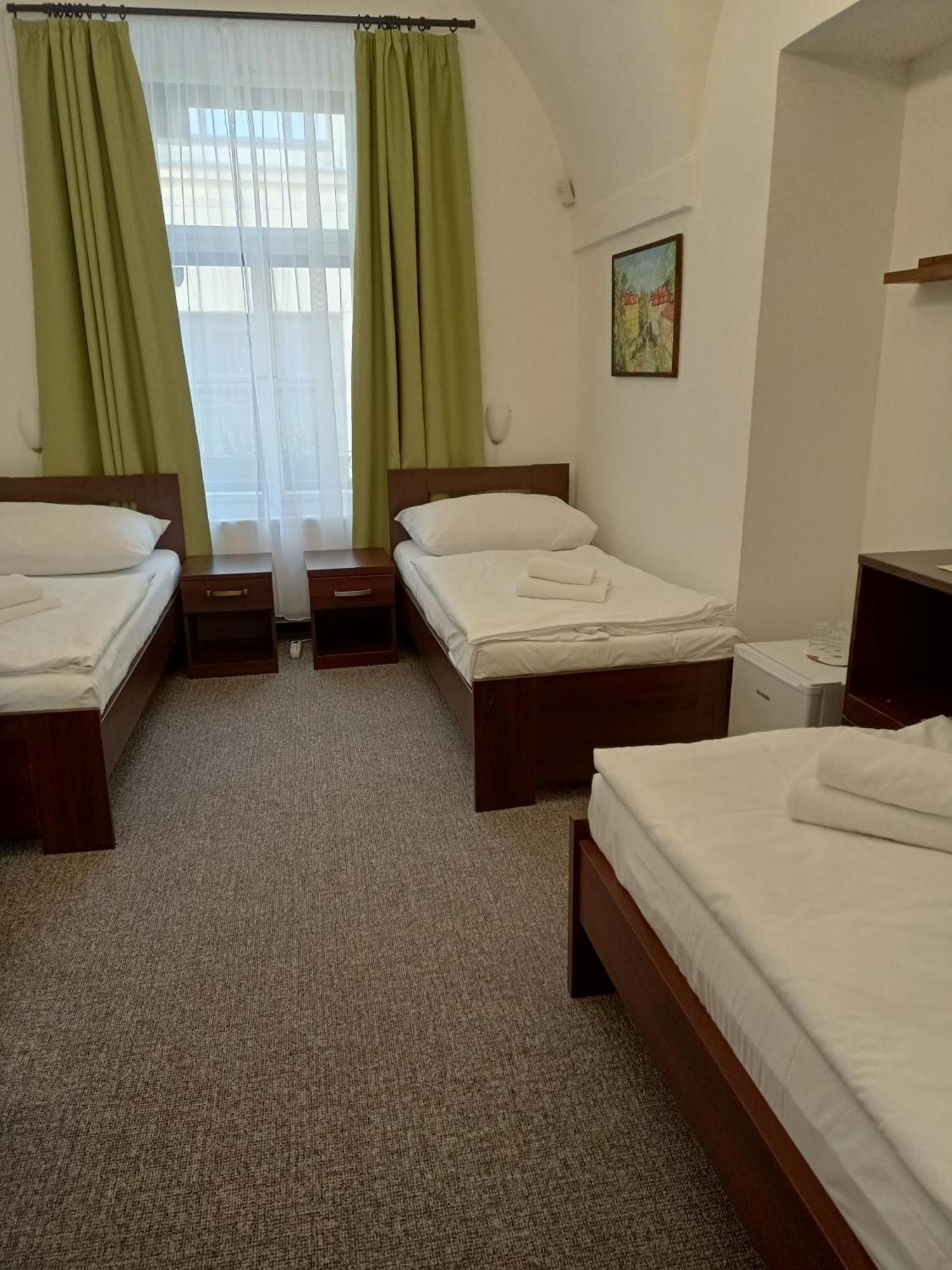 Vierpersoonskamer met Badkamer