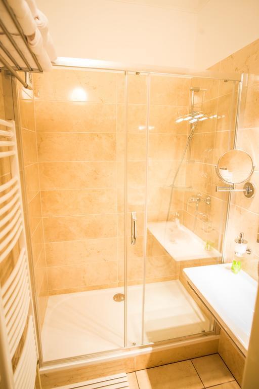 Quarto Superior com Cama de Casal ou 2 de Solteiro