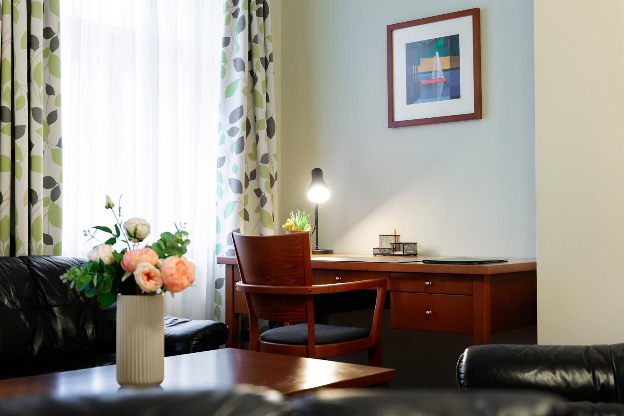 Two-Bedroom Apartment,1387021541:JPEG