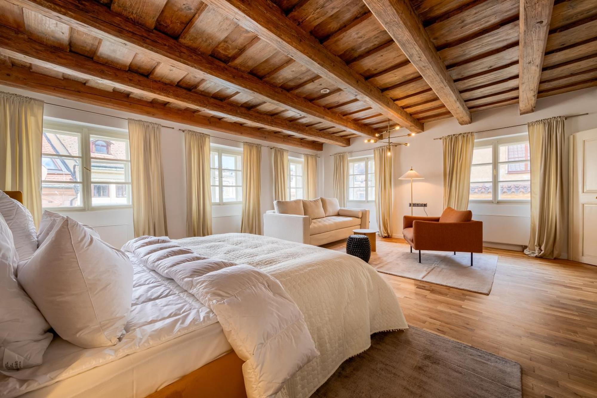 Deluxe King Room,1543275949:JPEG