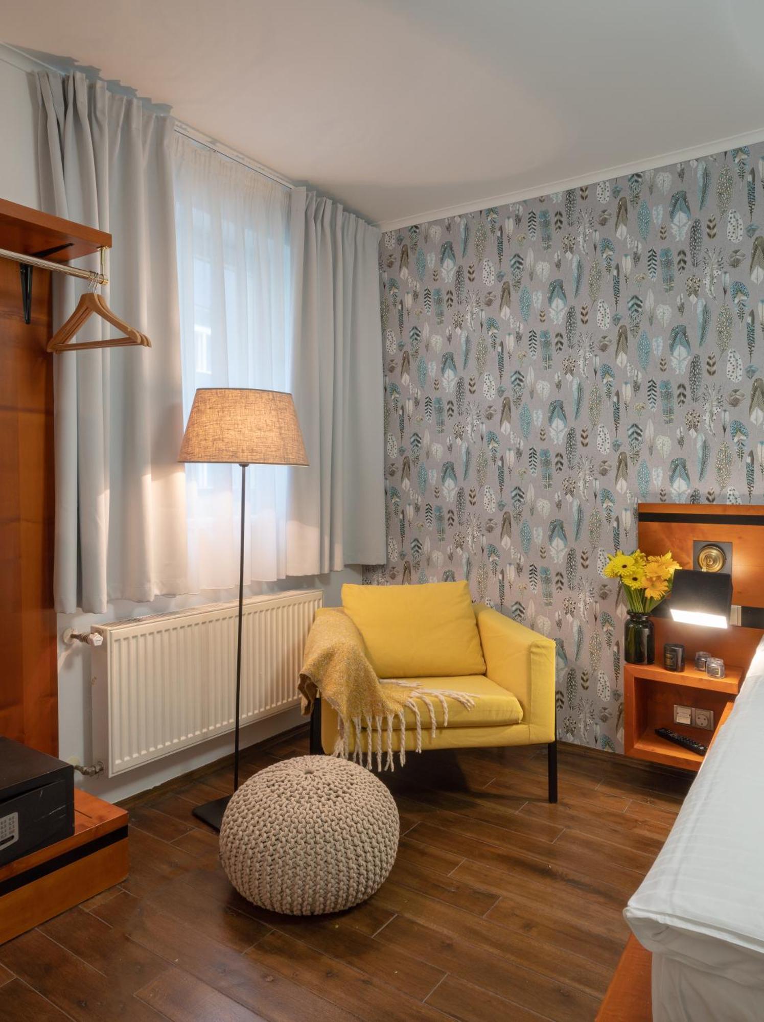 Deluxe Studio