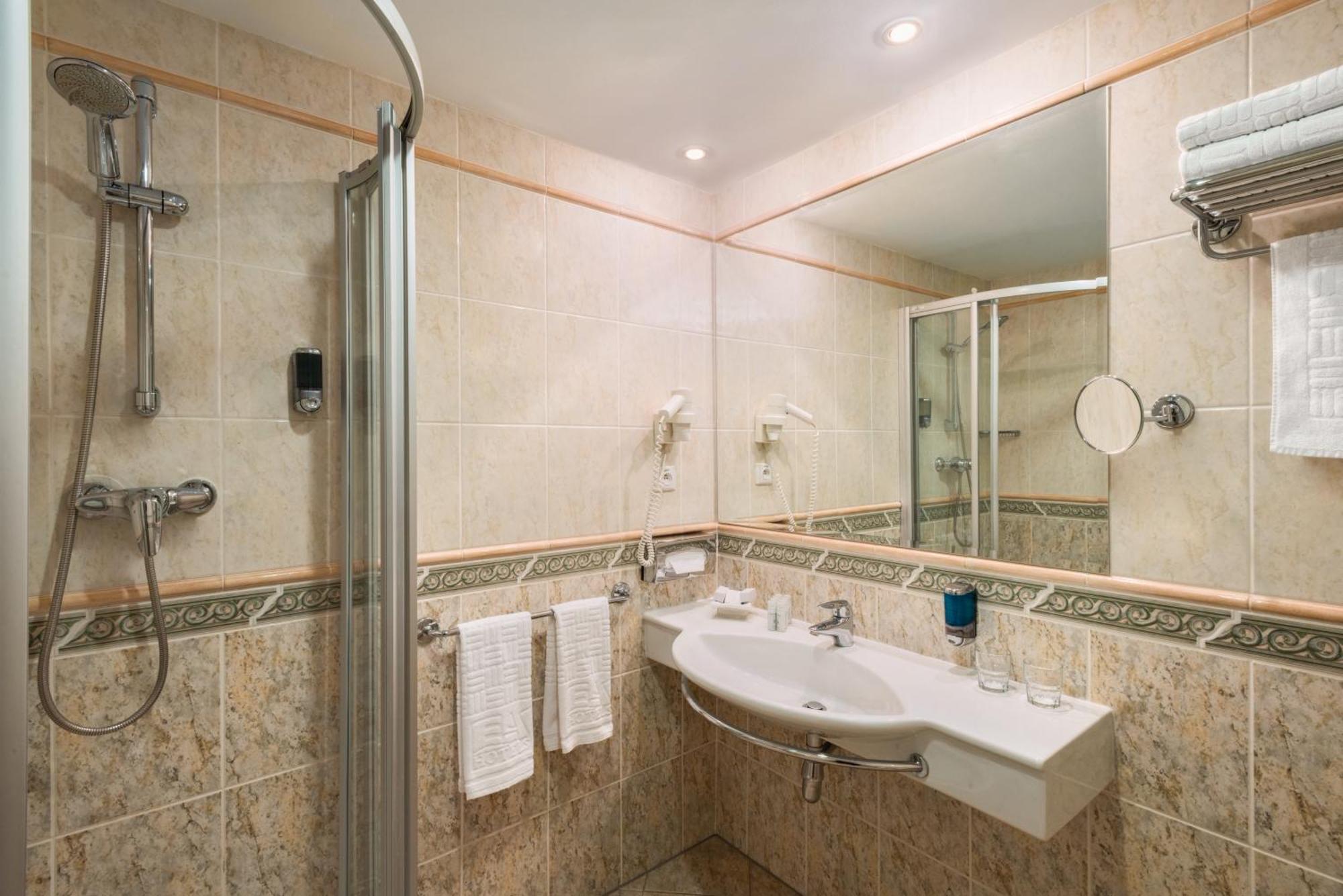 Double or Twin Room,1592874585:JPEG