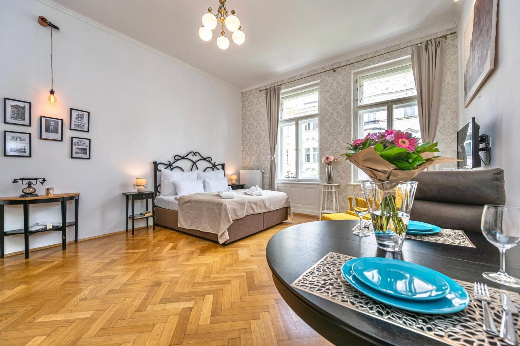 Studio Parizska,1580875557:JPEG