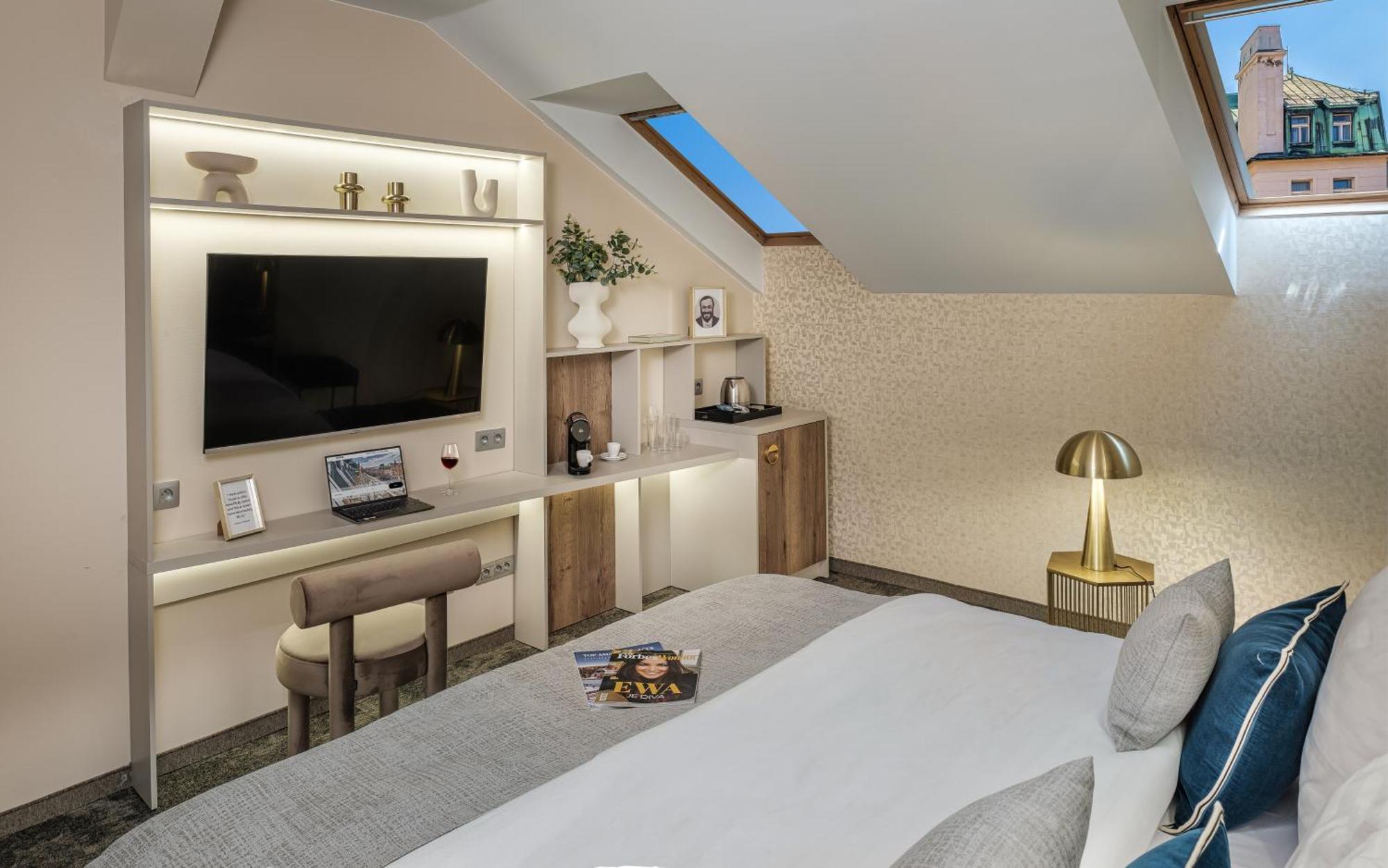Deluxe Attic Room,1559661331:JPEG