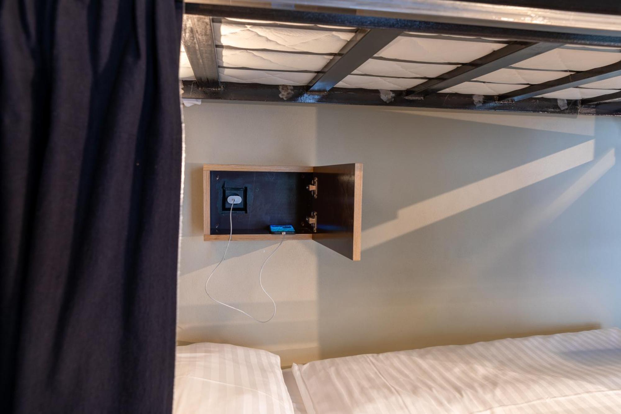 Bed 6-Bed Dormitory Room